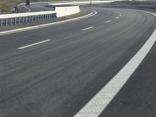 NDS chystá na sobotu začiatok výmeny povrchu na D1. V tomto úseku opatrne