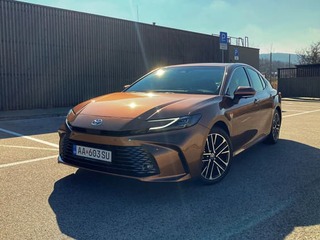 Dynamickým hybridom proti Číne. Toto je 5 vecí, ktoré by ste mali vedieť o Camry