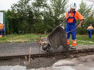 Bratislavská Petržalka pokračuje v oprave chodníkov a priľahlých plôch