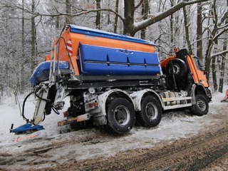 Sypač zapadol, znelo od Slanca. Niektoré okresy na východe majú prvý kalamitný stupeň