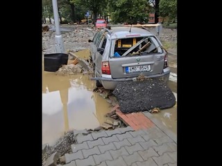 VIDEO: Najväčšia bomba povodní? Táto nezničiteľná Škoda Octavia Tour