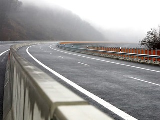 Nový úsek rýchlostnej cesty R2 je otvorený aj so 4 km dlhým mostom