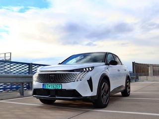 TEST: Peugeot 3008 GT EV - električka po francúzsky