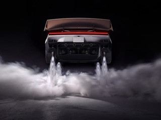 FOTO + VIDEO: Tesla predstavila nový Roadster. Dekel na Melmaku a internetová hviezda číslo 1