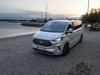 TEST: Ford Tourneo Custom - Bližšie k osobáku, ale stále obrovský