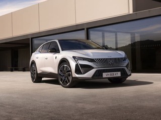 Peugeot 4008 s novými verziami. Fastback už aj bez nádrže