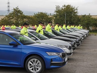 Policajti dostali nové najvýkonnejšie Superby a silné Octavie. Nových škodoviek bude 200