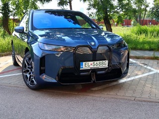 TEST: BMW iX xDrive45 - ako facelift spravil z dobrého EV vynikajúce