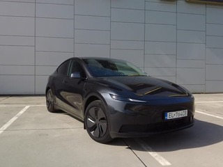 TEST: Tesla Model Y Long Range RWD - prekvapivo priestranné a schopné auto. Infotainment i ďalšie funkcie závidia mnohí