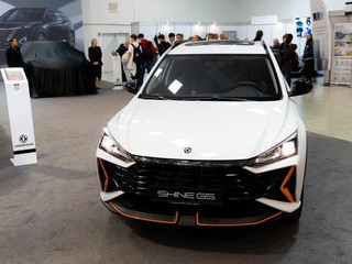 Dongfeng to v Nitre rozbalil: Európska premiéra lacného zvýšeného kombi