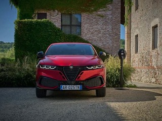 Alfa aktualizovala svoje SUV Tonale - naďalej široká paleta motorov. Aj s naftou
