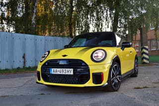 TEST: Mini JCW - žltý čmeliak bzučí, vrčí, kúše, letí