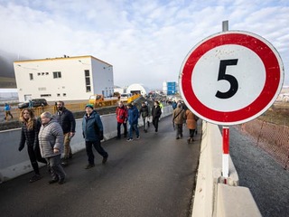 NDS ukázala tunel Višňové verejnosti. Taký veľký záujem nečakali