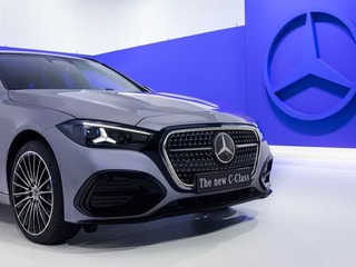Mercedes modernizuje aj spaľovaciu Triedu C: nové motory, nové technológie