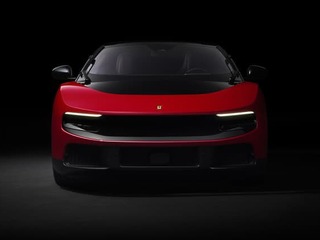 Ferrari Luce - obrovské auto, brutálny elektromobil. A vlastne Ferrari