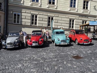 Banská Štiavnica hostila tento rok zraz Citroën 2CV, legendárnych kačíc