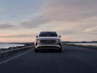 Volvo sa zobudilo z elektrického sna. XC90 aj so spaľovákmi + jedno veľké PREKVAPENIE