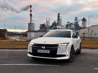 TEST: DS Automobiles N°4 Hybrid 145 - nové auto, nový motor