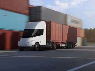 Tesla Semi zaútočí na Europu. Aero ťahač chce podkopať pozíciu nafťákov