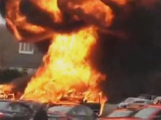 V Chorvátsku zhorelo turistovi zaparkované auto. Požiar začal v kufri. Škoda 20-tisíc