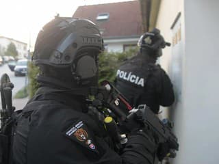 Šokujúci prípad v Košiciach: Polícia obvinila muža a matku dievčat z detskej prostitúcie