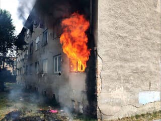 Nočný požiar bytu v Trnave: Evakuovaných 38 ľudí, traja sa nadýchali splodín