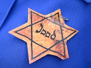 Trenčín si v stredu pripomenie obete holokaustu: Na námestí zaznejú ich mená z reproduktorov