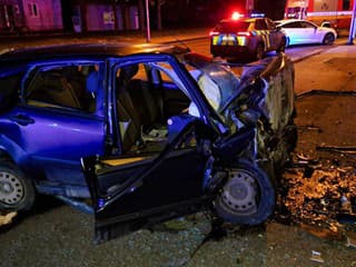 Tragédia v Nitre: Vodič narazil autom do domu a na mieste zomrel, polícia vyšetruje príčinu nehody