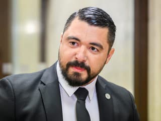 Riaditeľ SIS Gašpar po nehode: Polícia ma vypočula, SaS žiada mimoriadnu schôdzu