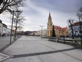 Bývalé školské dielne na Môťovskej ceste vo Zvolene využíva drevárska stredná škola