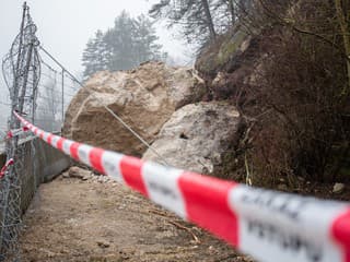Dobrá správa pre motoristov: Zosuv pôdy na obchvate Ružomberka je pod kontrolou, práce pokračujú
