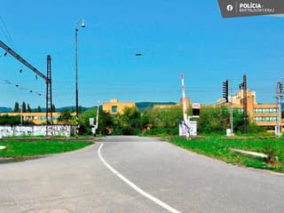 Dôležité obmedzenia v Košiciach: Polícia varuje vodičov, železničné priecestie je mimo prevádzky