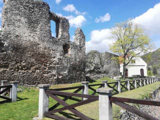 Veľká noc na hrade Modrý Kameň: Tradičné remeslá, výstavy aj zábava pre rodiny