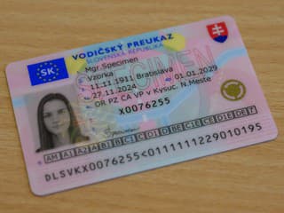 Veľká zmena pre vodičov nad 70 rokov: Polícia upozorňuje na novú povinnosť aj lehoty pre vodičské preukazy