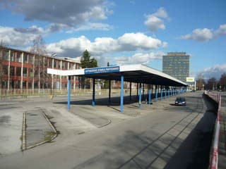 Zmena pre cestujúcich v Partizánskom: Časť autobusovej stanice obnovili za vyše 200-tisíc eur