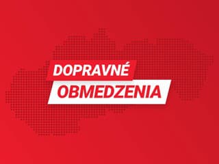 AKTUÁLEN Zrážka dvoch áut na D1 za Voderadmi smer Bratislava spôsobila zdržanie