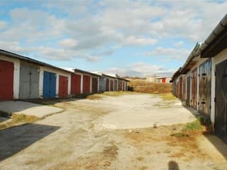 Partizánske zbúra poškodené garáže na Strojárenskej ulici, chystá výstavbu nových