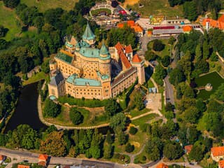 Večerné prehliadky nádvorí Bojnického zámku doplnia i výstavy