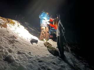 Dráma vo Vrátnej doline: Horskí záchranári zachraňovali tri turistky zo zľadovateného chodníka