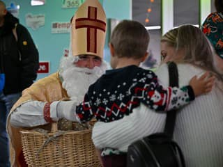 FOTO Do Detského kardiocentra zavítal Mikuláš, rozprávkové postavičky i vianočné trhy