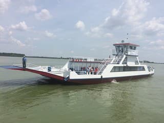 Dôležitá zmena pre obce: Nová kompa vo Vlčanoch skráti cestovanie o desiatky minút