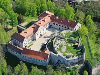 Advent na hrade Modrý Kameň: Mikuláš rozsvieti stromček, čaká vás program pre rodiny