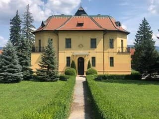 V Topoľčiankach otvorí Poľovnícky zámok brány: Čaká vás retrovlak, ochutnávky aj virtuálna realita