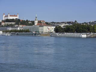 Mimoriadne nízky Dunaj: Lode s väčším ponorom musia stáť, úseky sú neprejazdné