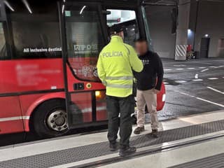 Policajná akcia v Bratislave a okolí: Kontroly kamiónov a autobusov odhalili desiatky priestupkov