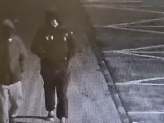 Polícia pátra po zlodejoch trezora s opiátmi z lekárne v Dunajskej Lužnej – zverejnili video páchateľov
