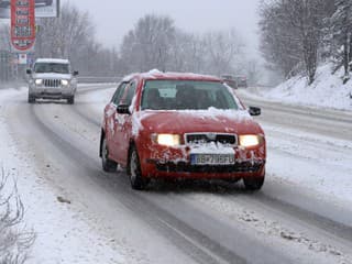 Vodiči, POZOR! Donovaly sú pre husté sneženie uzavreté pre nákladnú dopravu