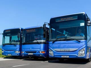 Prešov začal s veľkým čistením zastávok MHD: Vymenia poškodené označníky aj nálepky