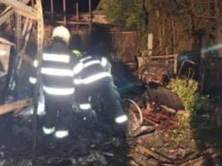 Požiar prístavby rodinného domu v obci Dobrohošť si nevyžiadal zranenia