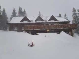 V Tatrách a vo Veľkej Fatre je nad hranicou lesa mierne lavínové nebezpečenstvo